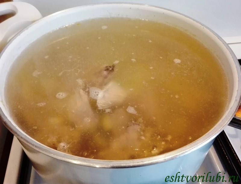 Рассольник с перловкой и солеными огурцами: классические рецепты супа рассольник