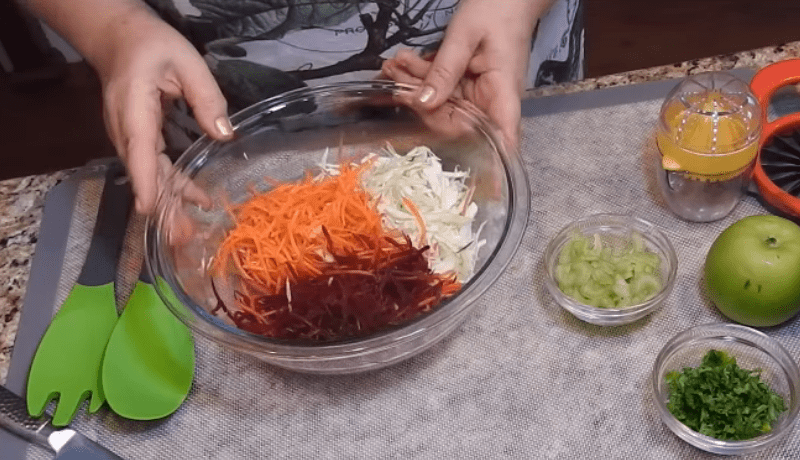 Салат из сырой свёклы – 8 рецептов